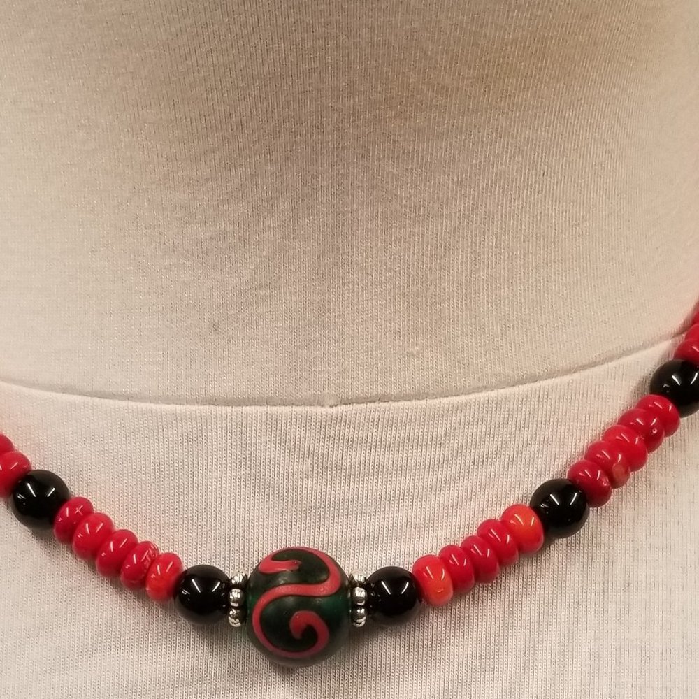 Red & Black Choker - Picture 1 of 2